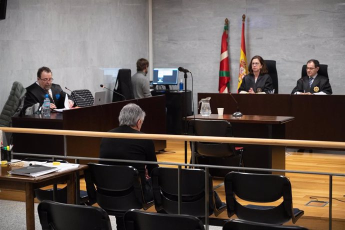 El exentrenador del club de baloncesto de Gernika durante el primer día del juicio, en la Sección Sexta de la Audiencia de Bizkaia.