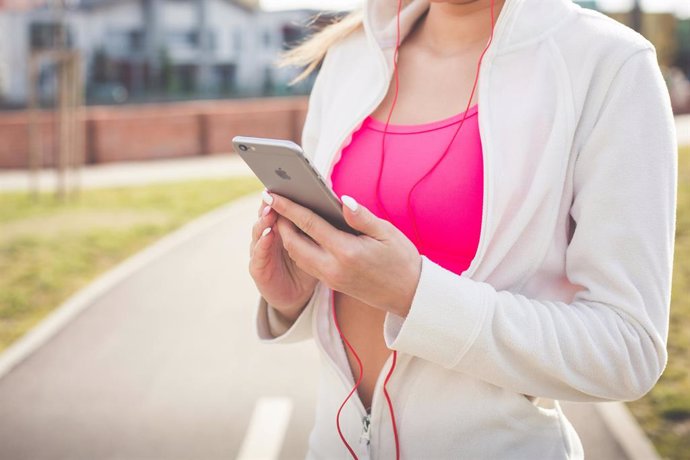 Una deportista con un 'smartphone'