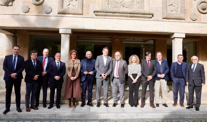 El secretario xeral del PSdeG, José Ramón Gómez Besteiro, participa en un almuerzo-coloquio con la asociación de empresarios Vicus Gallaecia, en Vigo