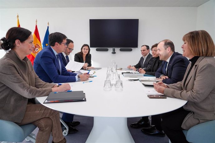 El ministro de Transformación Digital y Función Pública, Óscar López, y el conseller de Presidencia de la Generalitat, Albert Dalmau, se reúnen en Madrid