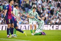 El 'supercampeón' Barça busca alargar la fiesta ante el Betis