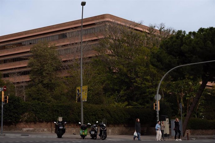 Imagen de archivo - Fachada de la Conselleria de Educación, a 1 de febrero de 2024, en Barcelona, Catalunya (España).