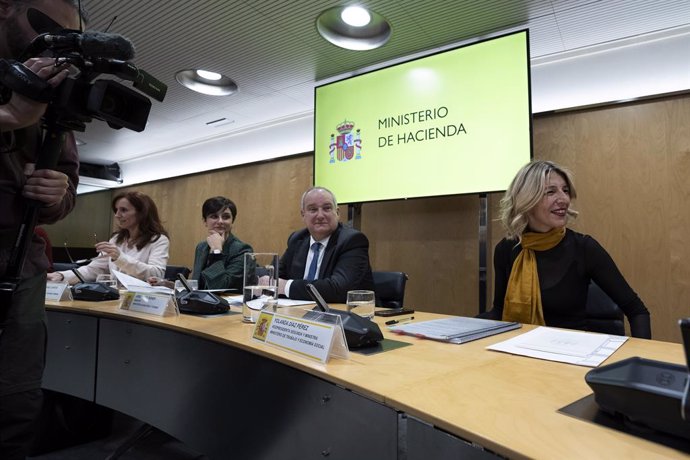 Reunión de la mesa de diálogo social entre Gobierno y agentes sociales para abordar los avances en el plan de recuperación