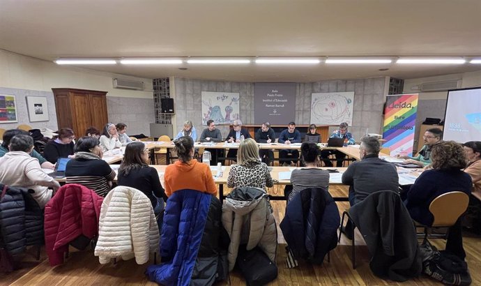 Reunión del Consejo Municipal para los Derechos de las Personas LGBTI y contra la LGBTIfobia de Lleida (Catalunya), a 14 de enero de 2025