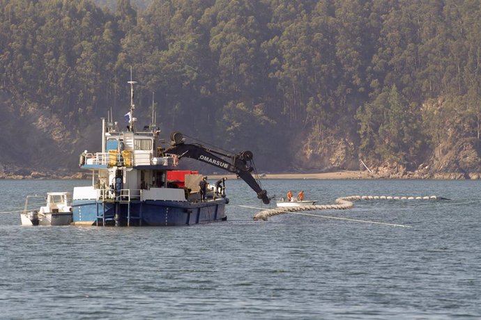 Archivo - Barcos en el Puerto de Viveiro, a 3 de octubre de 2022, en Viveiro, Lugo, Galicia (España). El Gobierno sopesa recurrir ante el Tribunal de Justicia de la Unión Europea (TJUE) la decisión de Bruselas de vetar la pesca de fondo en zonas marinas p