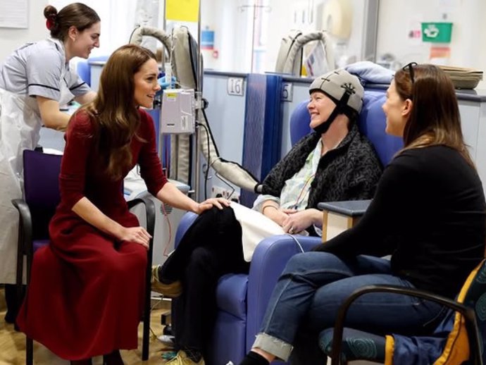 Kate Middleton ha visitado el Hospital Royal Marsden en Londres, donde ahora se ha sabido que recibió tratamiento contra el cáncer