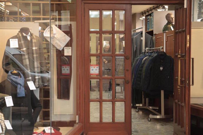 Archivo - Escaparate de un establecimiento 