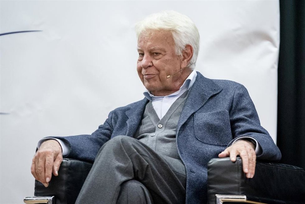 El expresidente del Gobierno, Felipe González, durante la lección magistral  'Los Gobiernos de Felipe González Márquez (1982-1996), en el Goethe Institut de Madrid, a 13 de enero de 2025, en Madrid (España). 