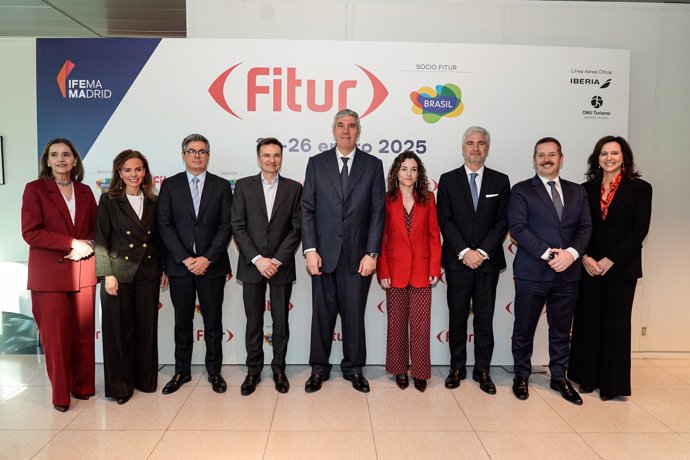 From left to right: María Valcarce, Director of FITUR; Almudena Maíllo del Valle, Head of the Madrid City Council’s Tourism Delegation; Daniel Martínez, Executive Vice President of IFEMA MADRID; Marco Sansavini, President of Iberia and Chairman of the FIT