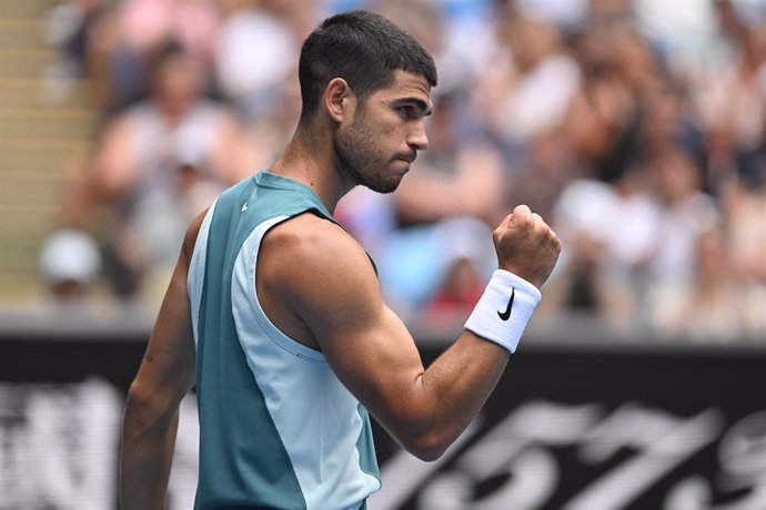 15 January 2025, Australia, Melbourne: Spanish tennis player Carlos Alcaraz celebrates winning his during his round 2 match against Japanese tennis player Yoshihito Nishioka during the 2025 Australian Open at Melbourne Park in Melbourne. Photo: Lukas Coch