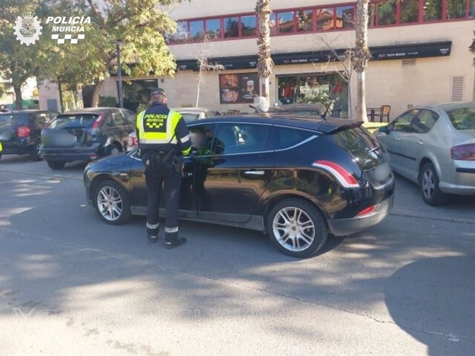 Imagen del coche interceptado por la Policía Local