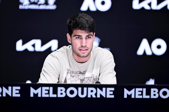 Archivo - El tenista español Carlos Alcaraz durante una rueda de prensa en el Abierto de Australia.