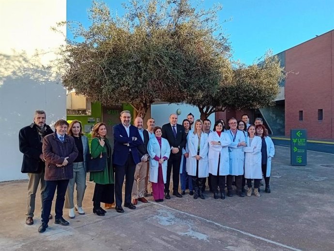 El consejero de Sanidad, Jesús Fernández Sanz, durante su visita a las nuevas instalaciones.