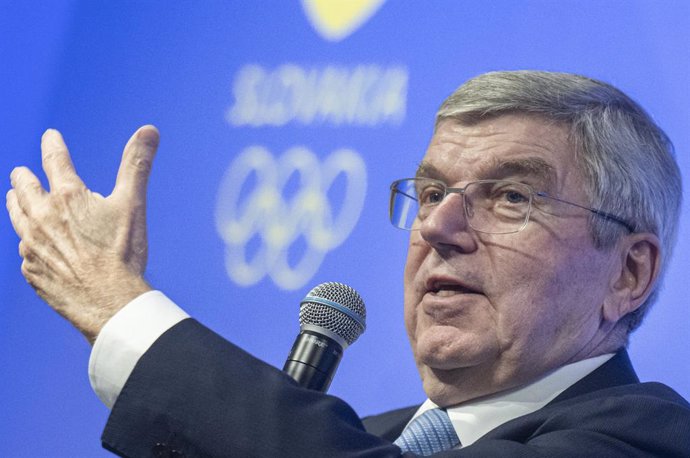 08 January 2025, Slovakia, Bratislava: President of the International Olympic Committee (IOC) Thomas Bach speaks during a meeting with current and former Slovak athletes in Bratislava. Photo: Martin Baumann/TASR/dpa