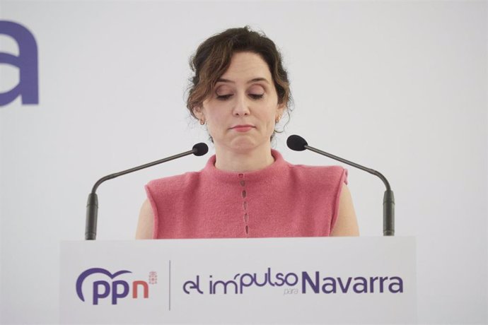 Archivo - La presidenta de la Comunidad de Madrid y del PP de Madrid, Isabel Díaz Ayuso, interviene durante un mitin junto al presidente del PP de Navarra, Javier García, en el Hotel Tres Reyes, 