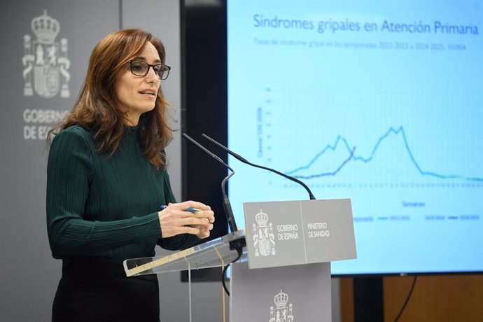 La ministra de Sanidad, Mónica García, durante una rueda de prensa, a 15 de enero de 2025, en Madrid (España). En la rueda de prensa, la ministra, ha mostrado optimismo respecto a los datos de la gripe y el resto de infecciones respiratorias estacionales,