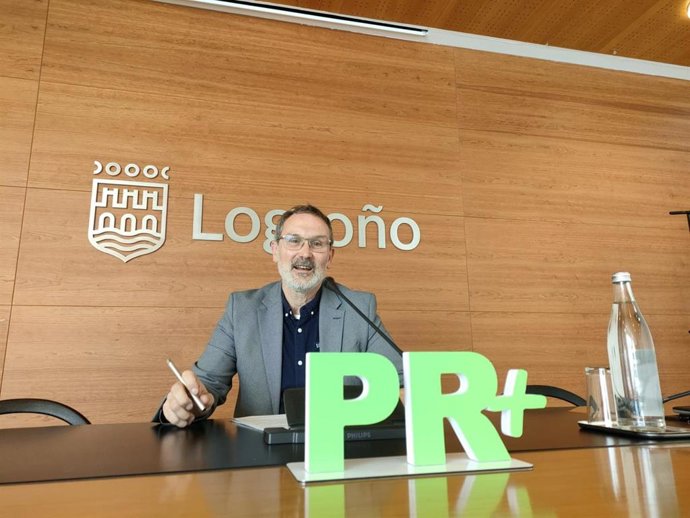El portavoz del Partido Riojano en el Ayuntamiento de Logroño, Rubén Antoñanzas, en comparecencia de prensa