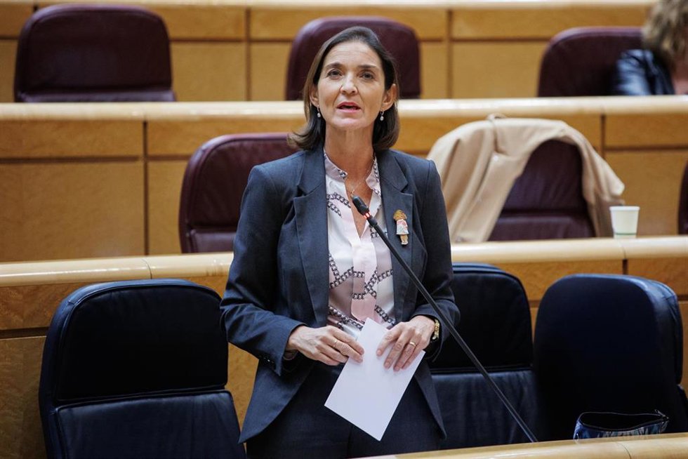Archivo - La ministra de Industria, Comercio y Turismo, Reyes Maroto, interviene durante una sesión de control al Gobierno en el Senado, a 22 de noviembre de 2022, en Madrid (España). El PP intensifica su ofensiva contra el jefe del Ejecutivo centrándos