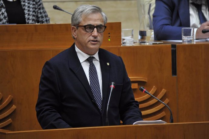 El consejero de Gestión Forestal y Mundo Rural, Ignacio Higuero, en su comparecencia en el Pleno de la Asamblea.