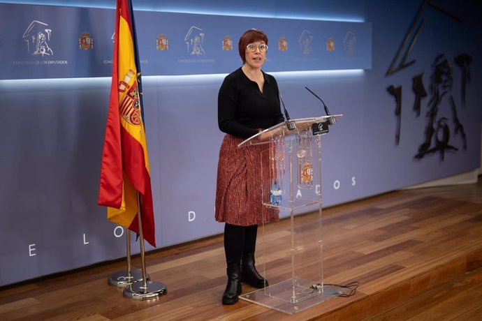 La portavoz de Compromís en el Congreso, Águeda Micó, durante una rueda de prensa posterior a la Junta de Portavoces, en el Congreso de los Diputados, a 17 de diciembre de 2024, en Madrid (España).