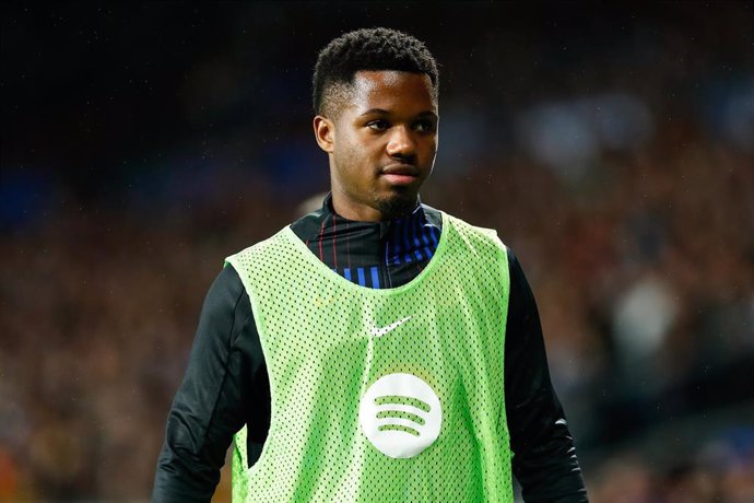 Archivo - Ansu Fati of FC Barcelona looks on during the Spanish League, LaLiga EA Sports, football match played between Real Sociedad and FC Barcelona at Reale Arena stadium on November 10, 2024, in San Sebastian, Guipuzcoa, Spain.