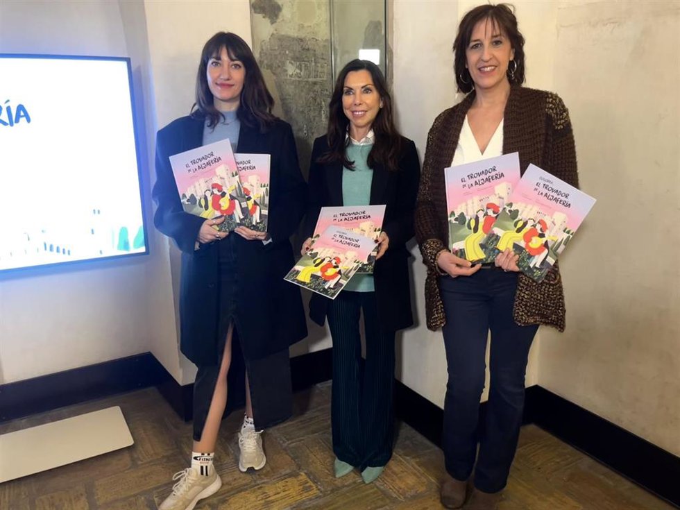 Presentación de 'El trovador de La Aljafería', con la presidenta de las Cortes de Aragón, Marta Fernández, junto a la ilustradora y la escritora, Coco Escribano y María Ángeles Parroqué.