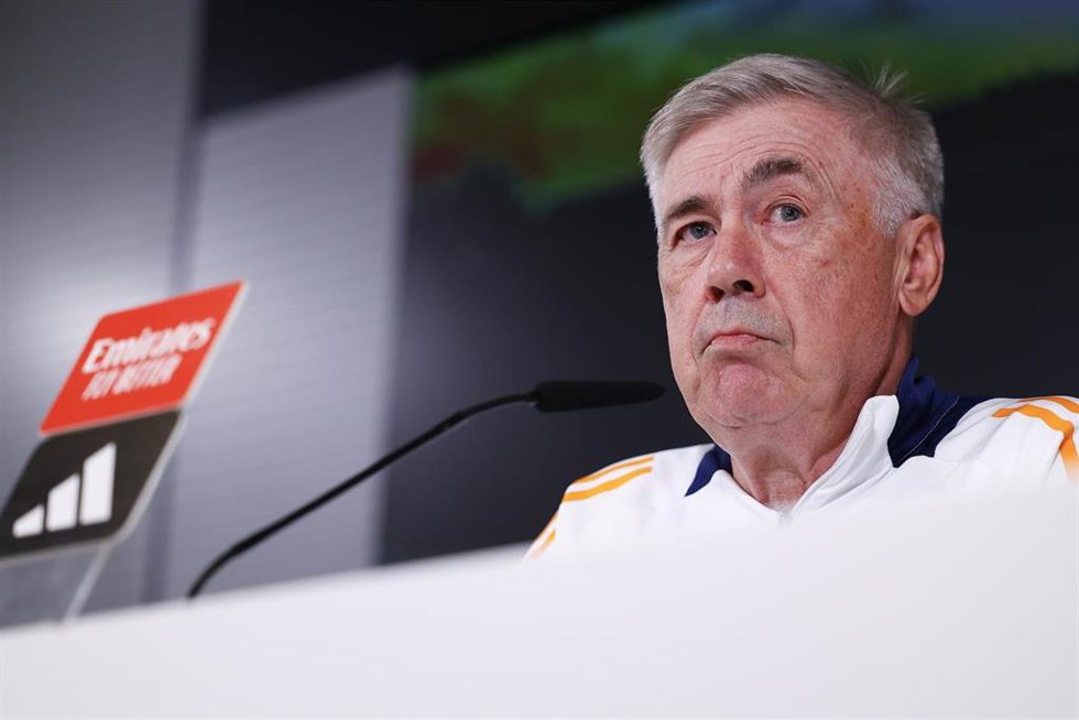 Archivo - El entrenador del Real Madrid, Carlo Ancelotti,en rueda de prensa.