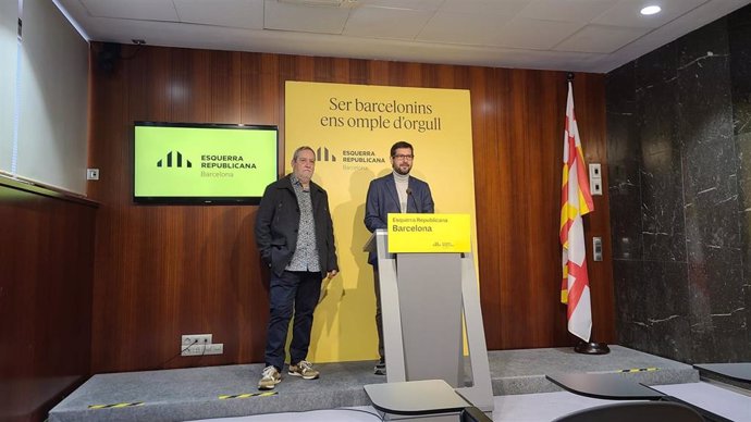 (I-D) Los Concejales De ERC Jordi Coronas Y Jordi Castellana, En Rueda De Prensa En El Ayuntamiento De Barcelona