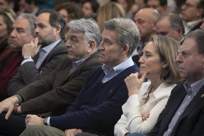 (I-2D) El vicesecretario de Coordinación Autonómica, Local y Análisis Electoral del PP y diputado nacional por Málaga, Elías Bendodo, el presidente del PP en Castilla-La Mancha, Paco Núñez, el presidente del PP vasco, Javier de Andrés, el presidente del P