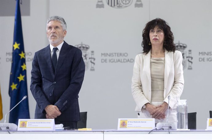 Archivo - El ministro del Interior, Fernando Grande-Marlaska, y la ministra de Igualdad, Ana Redondo, a su llegada al Comité de crisis institucional ante el repunte de asesinatos por violencia de género, en la sede del Ministerio de Igualdad, a 2 de julio