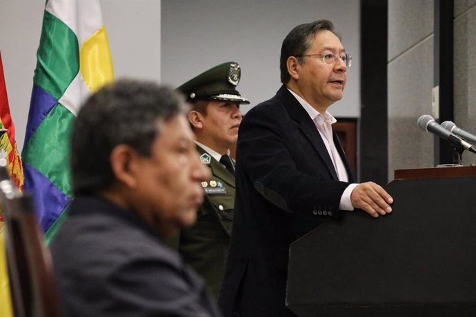 Archivo - 17 May 2023, Bolivia, La Paz: Luis Arce, President of Bolivia, leads the swearing-in ceremony of the new Minister of Environment and Water, Mendez, following the departure of his predecessor due to corruption allegations. Photo: ---/ABI/dpa