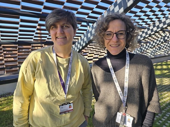 Las doctoras Olivia Belbin y Maria J. Portella