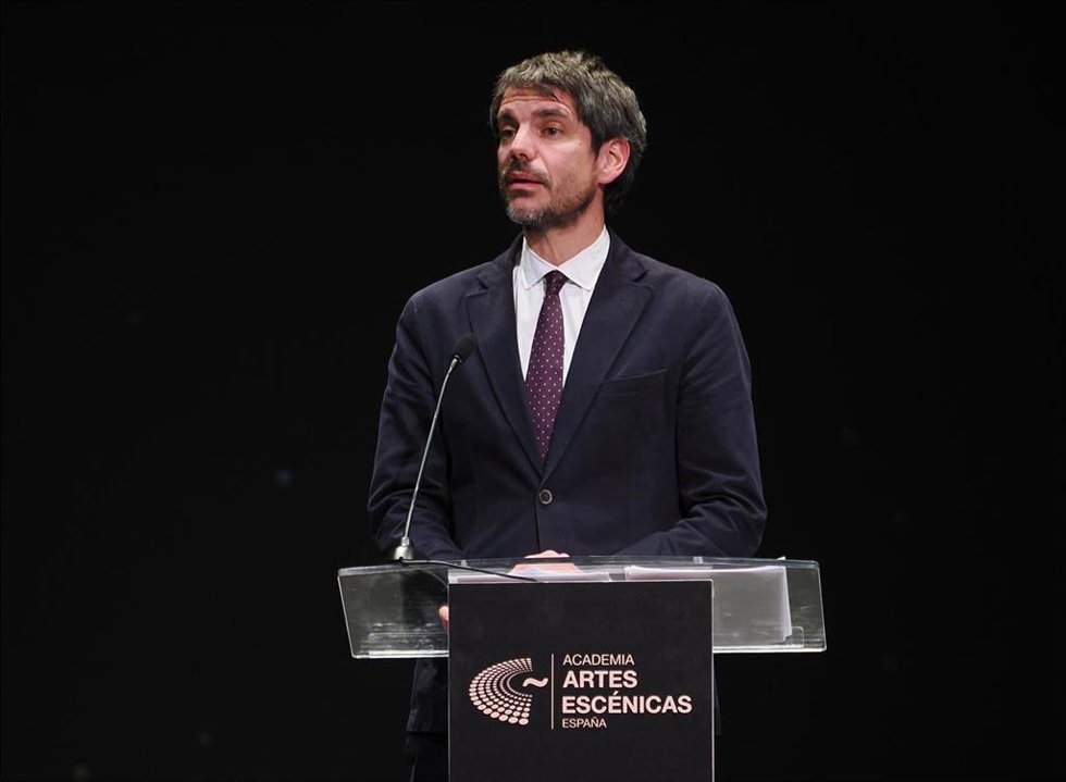 El ministro de Cultura, Ernest Urtasun, interviene durante la X edición de la Gala de la Academia de Artes Escénicas de España, en el Teatro Calderón, a 13 de enero de 2025, en Valladolid, Castilla y León (España). 