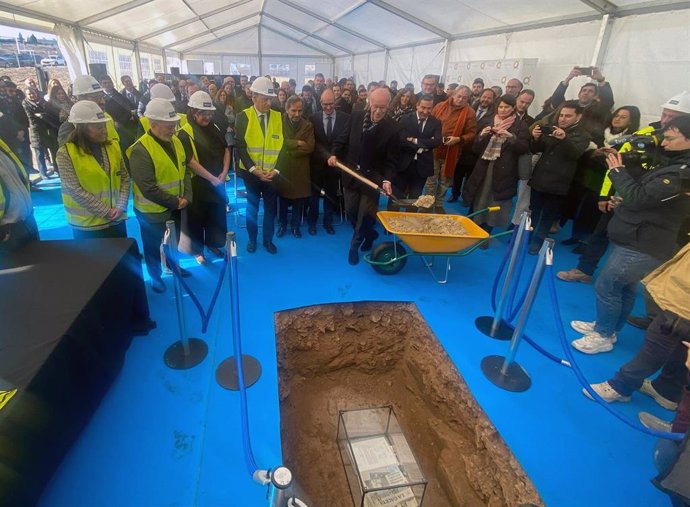 La compañía Tebrio pone en el Puerto Seco de Salamanca la primera piedra de la granja de insectos más grande del mundo