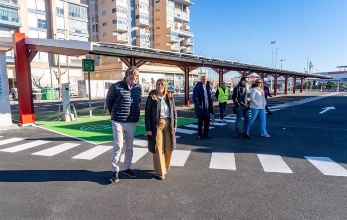 La alcaldesa de Cartagena, Noelia Arroyo, visita el aparcamiento disuasorio de la plaza de Severo Ochoa