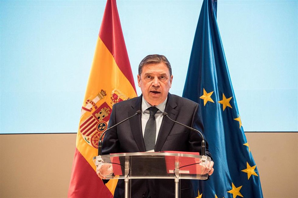 El ministro de Agricultura, Pesca y Alimentación, Luis Planas, ofrece una rueda de prensa tras una reunión con los consejeros de Pesca de las comunidades autónomas del Mediterráneo, en la sede del Ministerio,