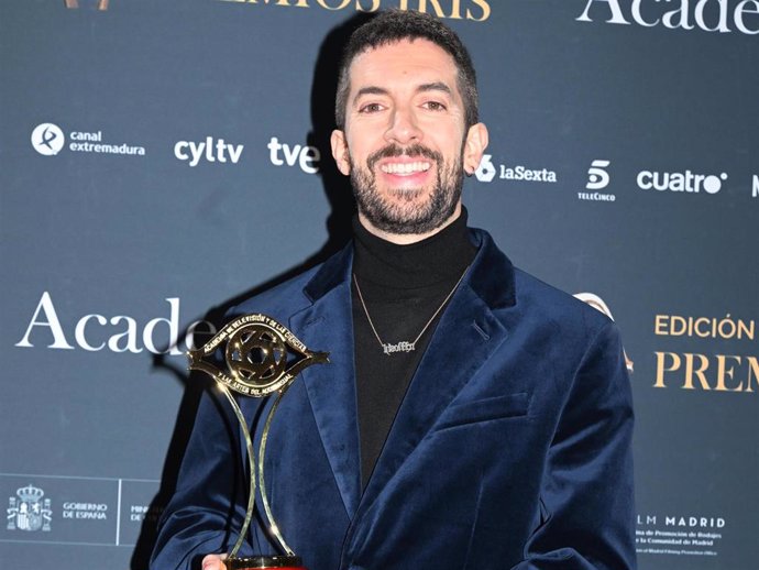 David Broncano recibe el premio Iris a mejor dirección de programa por "La Revuelta", durante la entrega de los Premios Iris 2024