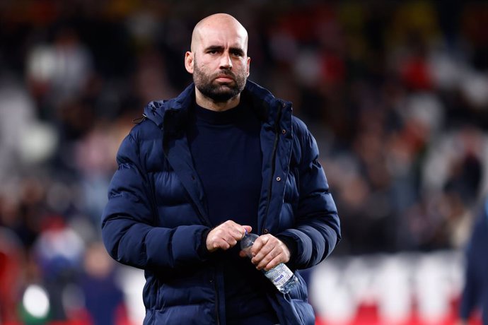 Claudio Giraldez, head coach of Celta de Vigo, looks on during the Spanish League, LaLiga EA Sports, football match played between Rayo Vallecano and RC Celta de Vigo at Estadio de Vallecas on January 10, 2025, in Madrid, Spain.