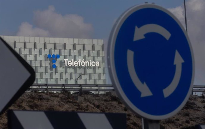 Archivo - Fachada de la sede de Telefónica, a 7 de noviembre de 2024, en Madrid (España).