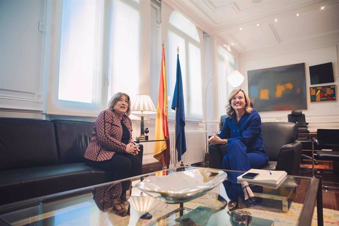 La ministra de Educación, Formación Profesional y Deportes, Pilar Alegría, ha mantenido este miércoles una reunión con la consejera de Educación, Cultura y Deporte del Gobierno de Aragón, Tomasa Hernández,