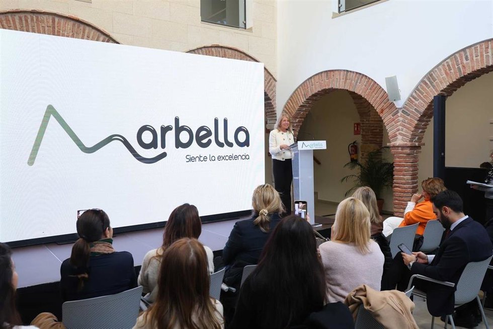 La alcaldesa de Marbella presenta la nueva campaña para Fitur 2025.