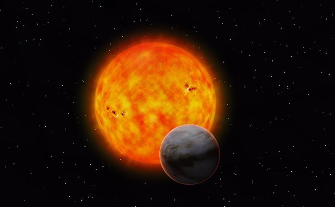 Representación artística de GJ 1214 b pasando frente a su estrella anfitriona. El “método de tránsito” permite estudiar un exoplaneta observando qué longitudes de onda de luz se atenúan cuando la luz de la estrella pasa a través de la atmósfera.