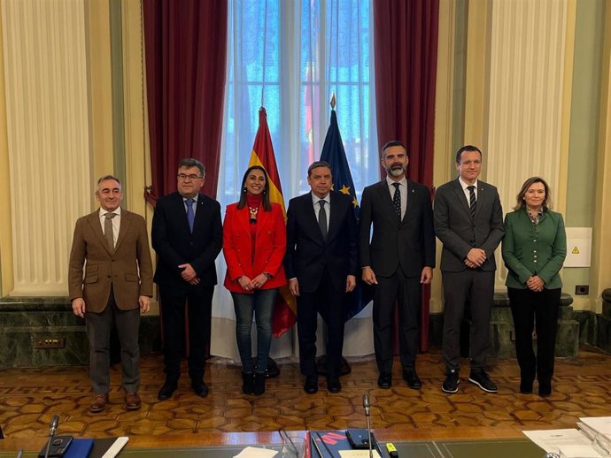 El conseller de Agricultura, Agua, Ganadería y Pesca, Miguel Barrachina, se reúne con el  ministro de Agricultura, Pesca y Alimentación, Luis Planas, y los consejeros de Pesca de Andalucía, Murcia, Illes Balears y Cataluña, sobre la situación de la pesca.