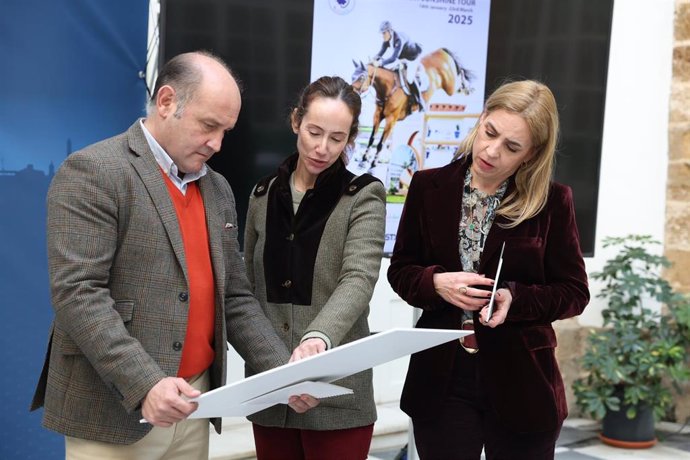 La presidenta de la Diputación de Cádiz, Almudena Martinez, durante la presentación del XXXI Circuito Hípico Andalucía Sunshine Tour 2025.