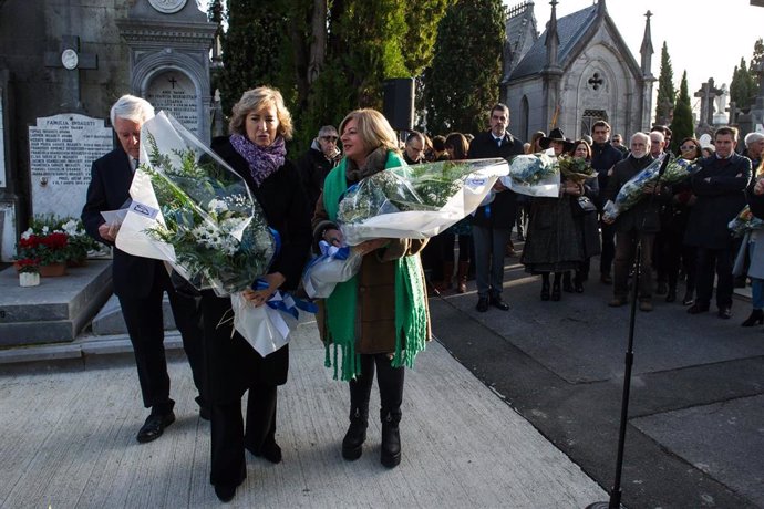 Archivo - La viuda de Gregorio Ordóñez y presidenta de la 'Fundación Gregorio Ordóñez Fenollar', Ana Iribar, y la presidenta de COVITE (Colectivo de Víctimas del Terrorismo) y hermana de Gregorio Ordóñez, Consuelo Ordóñez, participan en el responso por el