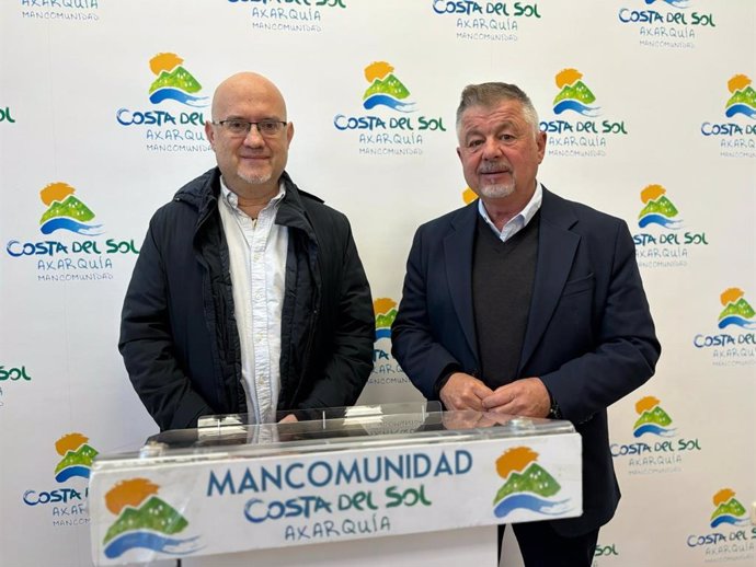 El presidente de la Mancomunidad de Municipios de la Costa del Sol Axarquía, Jorge Martín y el vicepresidente responsable del área de Turismo, Jesús Pérez Atencia.