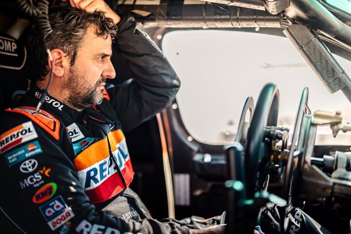 El piloto español Isidre Esteve, del Repsol Toyota, en el Rally Dakar 2025.