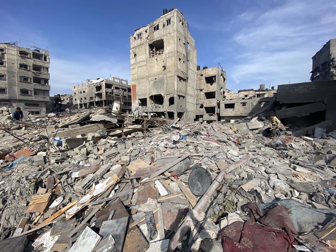 January 14, 2025, Gaza City, Gaza Strip, Palestinian Territory: Residents inspect buildings damaged in the Israeli attack, in Gaza City, Gaza on January 14, 2025. Israel's attacks on the Gaza Strip continue. Israeli warplanes targeted a building in Gaza C