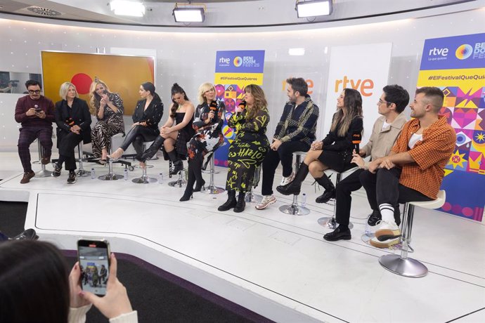 Els presentadors, Paula Vázquez, Ruth Lorenzo, Inés Hernand, Lalachus i Aitor Albizua, durant una roda de premsa, en la Sala de Comunicació de Torrespaña