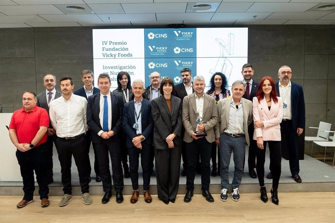 La ministra de Ciencia, Innovación y Universidades, Diana Morant, en el acto de entrega del IV Premio de la Fundación Vicky Foods a la investigación en nutrición y salud a Manuel Rodríguez-Concepción, investigador del CSIC.